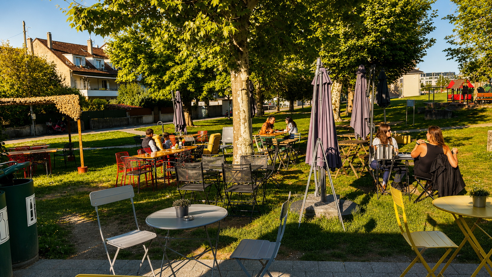 Terrasse de Chez Geronimo dans le parc à Plan-les-Ouates